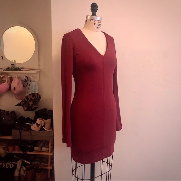 Bell Sleeve Fitted Burgundy Dress - Picture 4 of 4